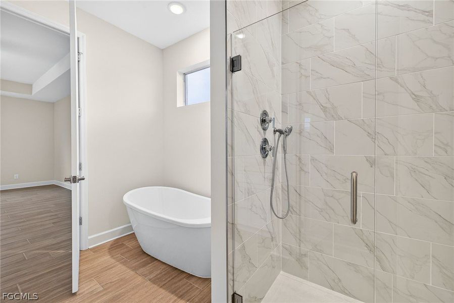 Furnished interior view inside a new home in Cape Coral, Cape Coral (Image 7).