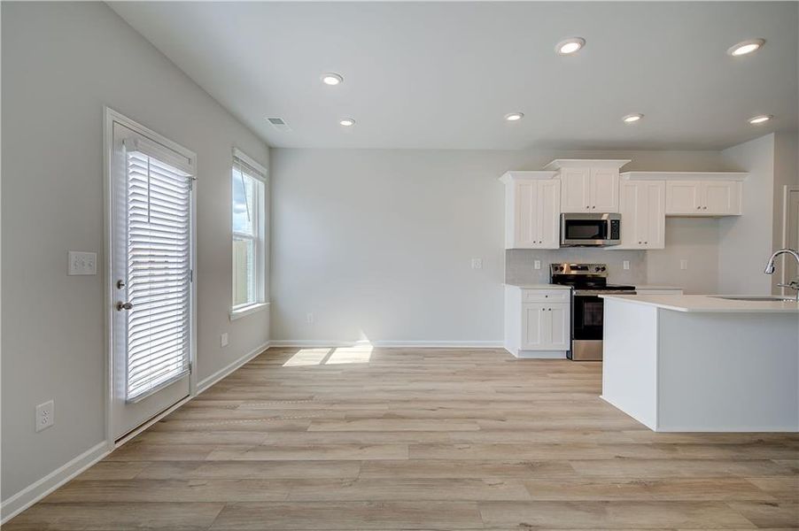 Spacious, unfurnished interior of a new home in Bowers Farm, McDonough (Image 14).