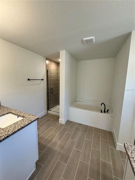 Spacious, unfurnished interior of a new home in North Port, North Port (Image 10).