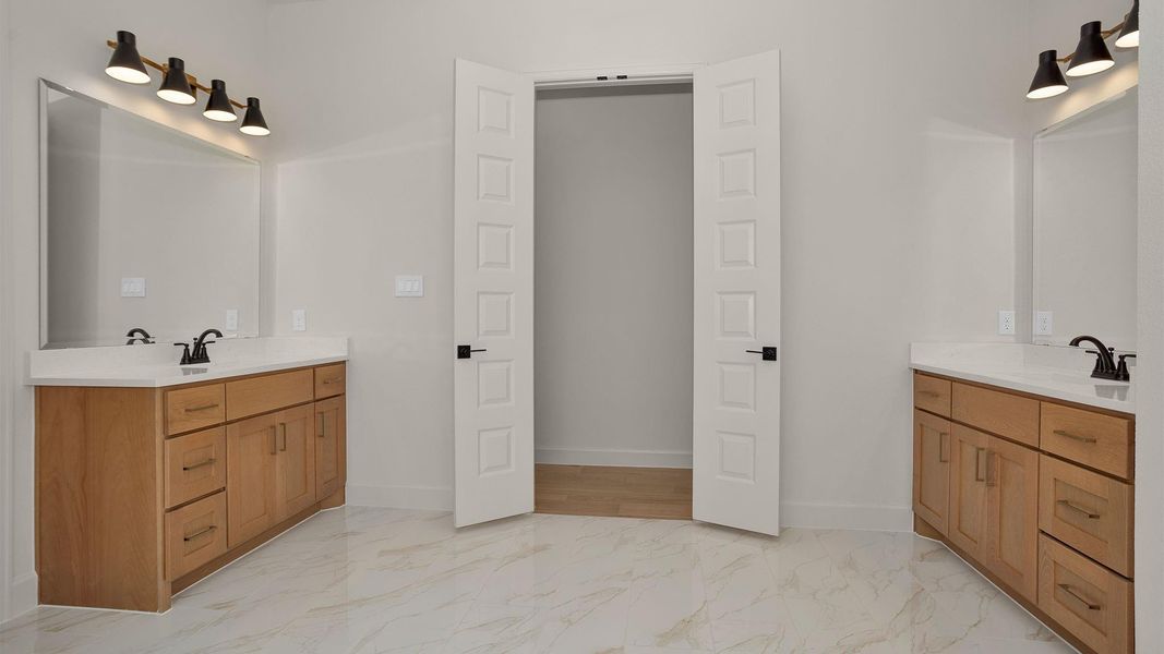 Furnished interior view inside a new home in Valencia, Manvel (Image 9).