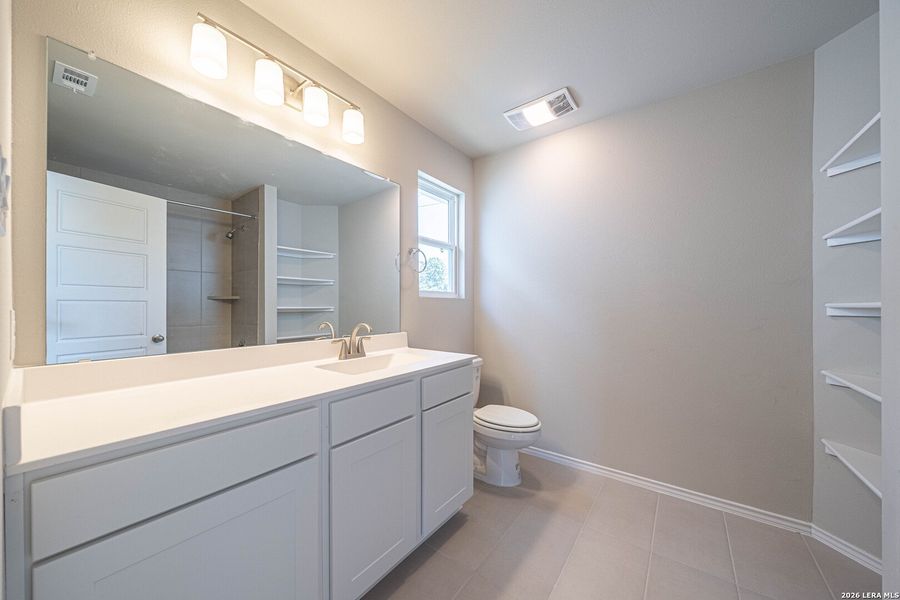 Furnished interior view inside a new home in , Seguin (Image 5).