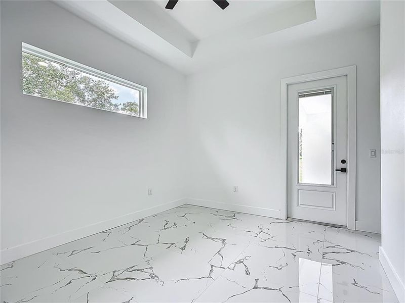 Spacious, unfurnished interior of a new home in , Plant City (Image 21).