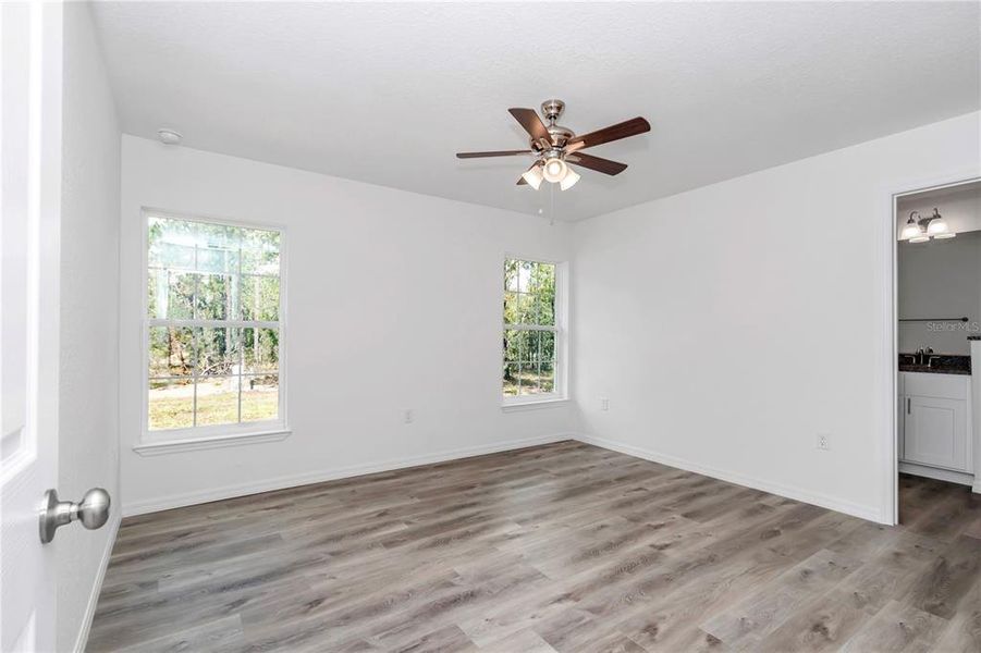 Spacious, unfurnished interior of a new home in , Ocala (Image 27).