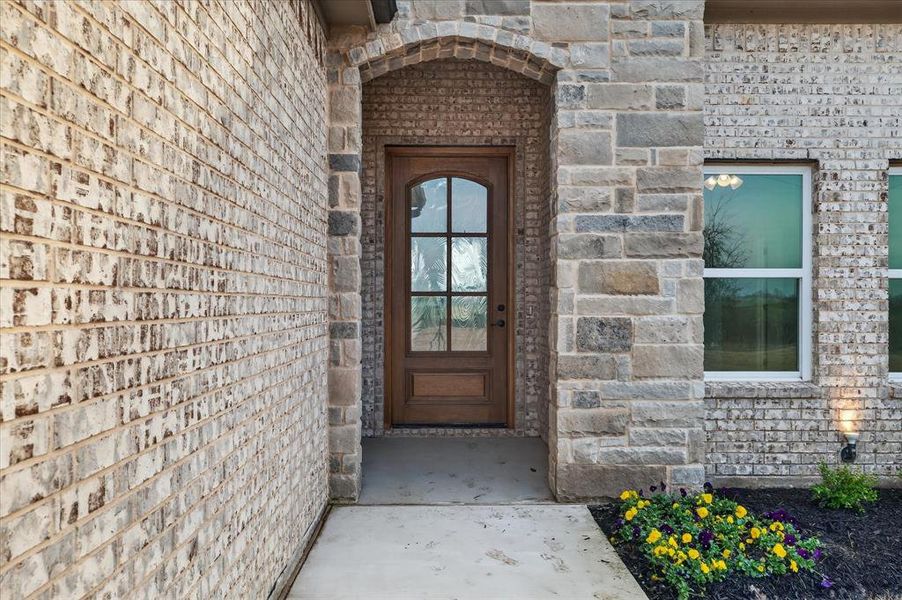 Exterior details and patio area of a home in , Celeste (Image 3).