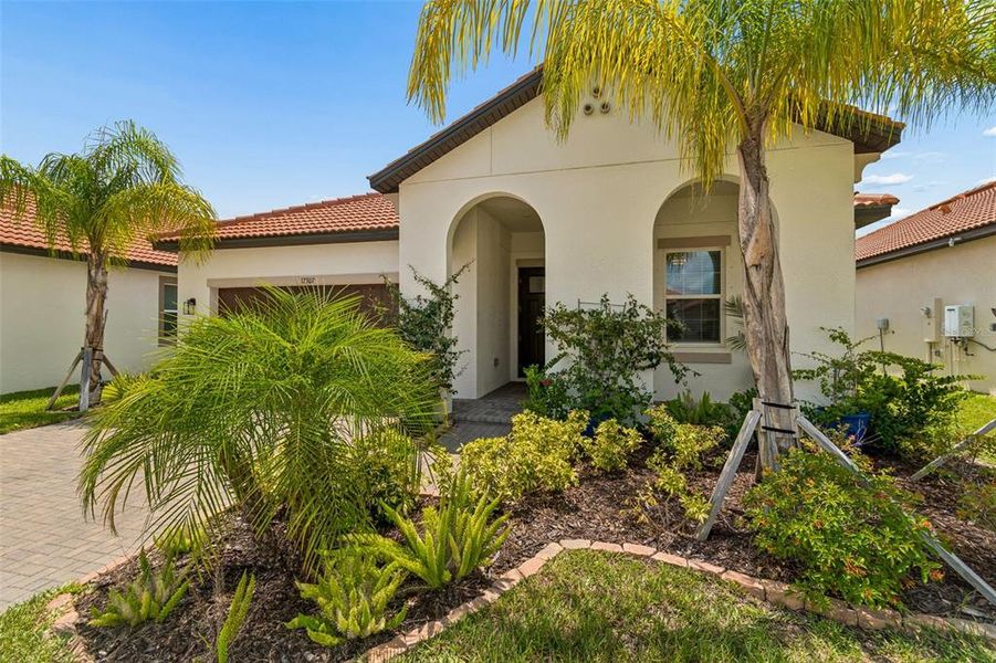 Exterior details and patio area of a home in , Wimauma (Image 3).