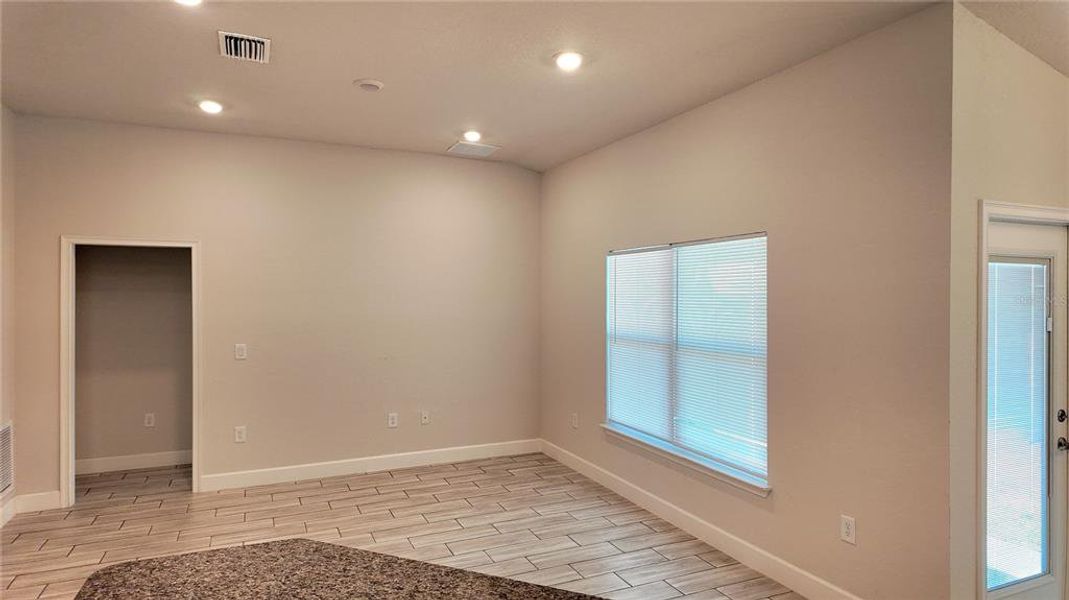 Spacious, unfurnished interior of a new home in Pine Bluff, Spring Hill (Image 32).
