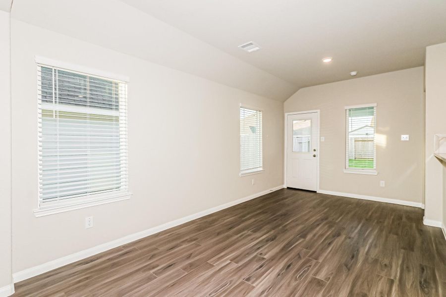 Spacious, unfurnished interior of a new home in Charleston Heights, Rosharon (Image 11).