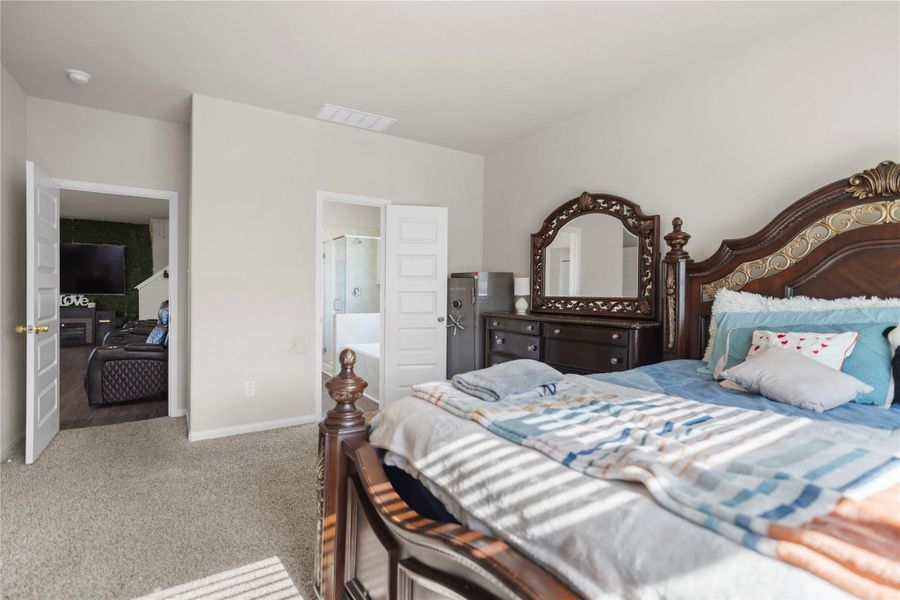 Furnished interior view inside a new home in , Huntsville (Image 17).