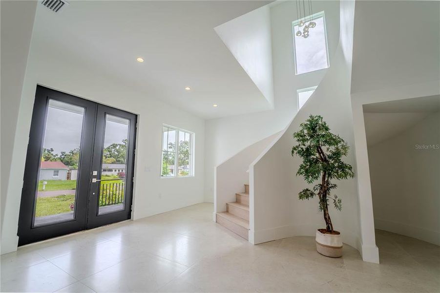 Spacious, unfurnished interior of a new home in , Tampa (Image 66).