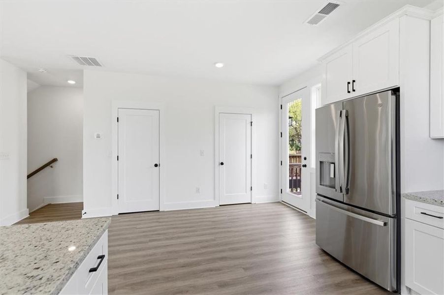 Spacious, unfurnished interior of a new home in , Atlanta (Image 18).