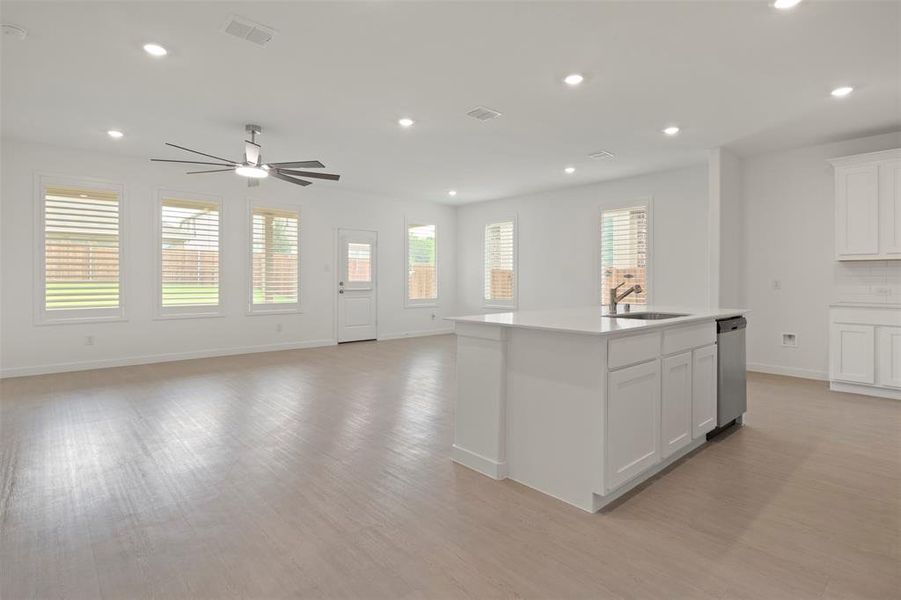 Spacious, unfurnished interior of a new home in Shaded Tree, McKinney (Image 20). Spacious, unfurnished interior of a new home in Shaded Tree, McKinney (Image 20).
