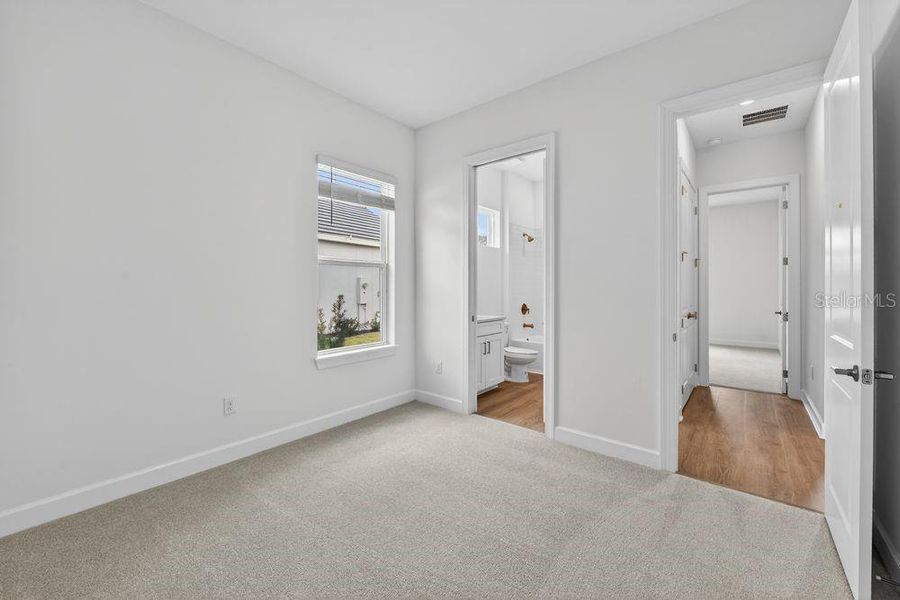 Spacious, unfurnished interior of a new home in Coasterra Community Group Page, Palmetto (Image 14).