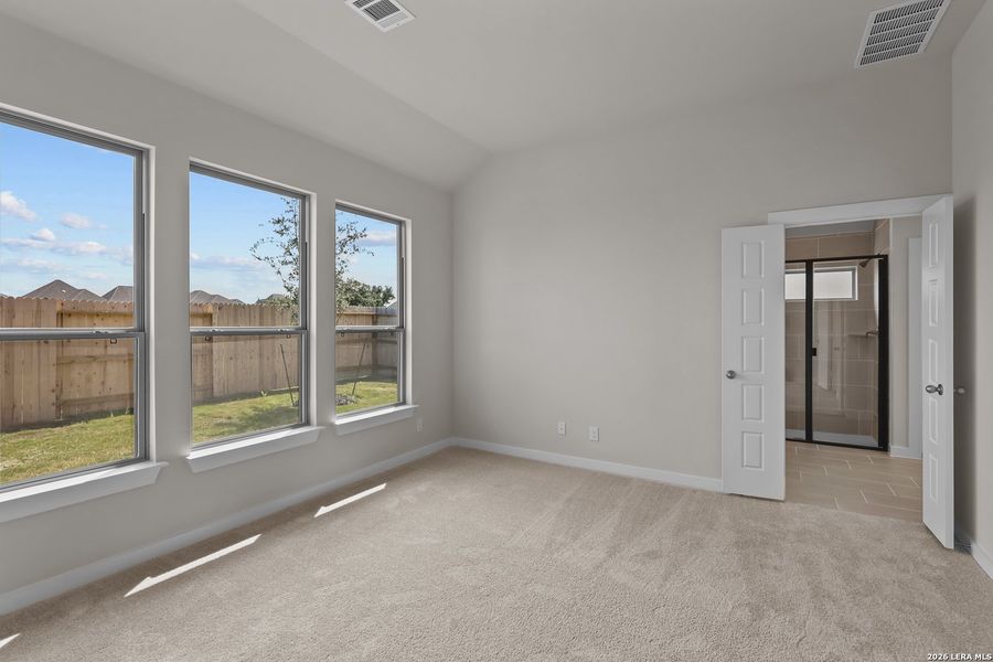 Spacious, unfurnished interior of a new home in Stillwater Ranch, San Antonio (Image 29).