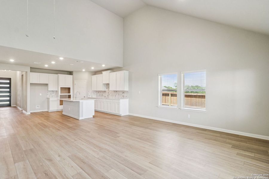 Spacious, unfurnished interior of a new home in Arcadia Ridge - Classic Series, San Antonio (Image 16).