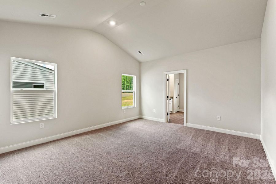 Spacious, unfurnished interior of a new home in Ascot Woods, Charlotte (Image 10).