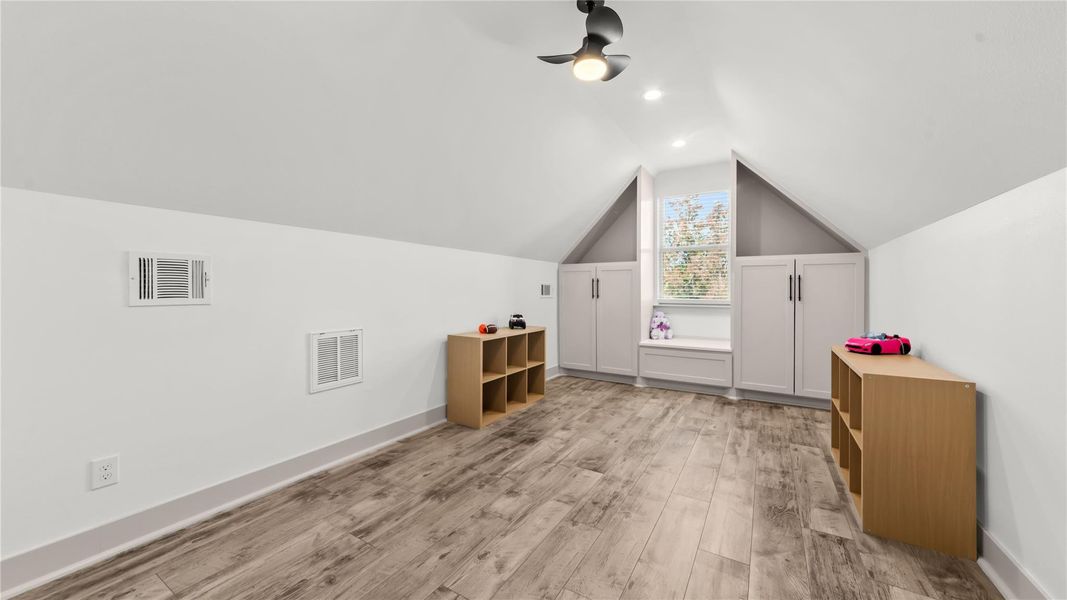 Spacious, unfurnished interior of a new home in , Tomball (Image 21).