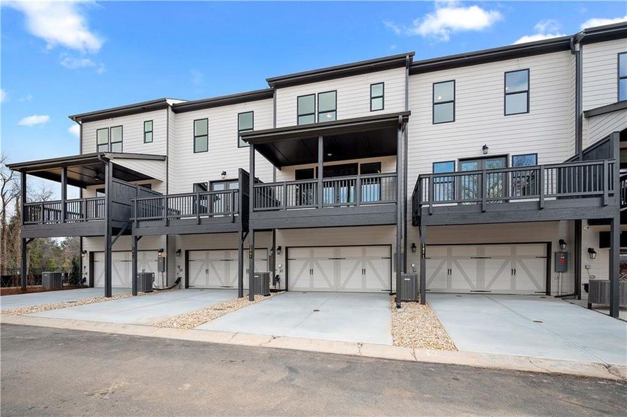 Exterior details and patio area of a home in Barrett Pointe, Kennesaw (Image 4).