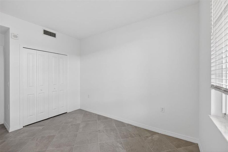 Spacious, unfurnished interior of a new home in , Punta Gorda (Image 23).