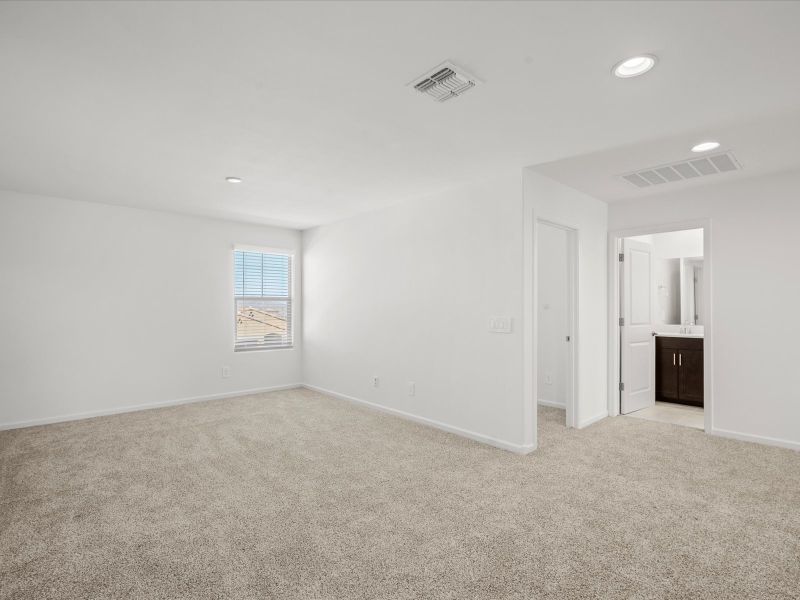Spacious, unfurnished interior of a new home in Las Patrias at Star Valley Phase III - Premier Series, Tucson (Image 13).