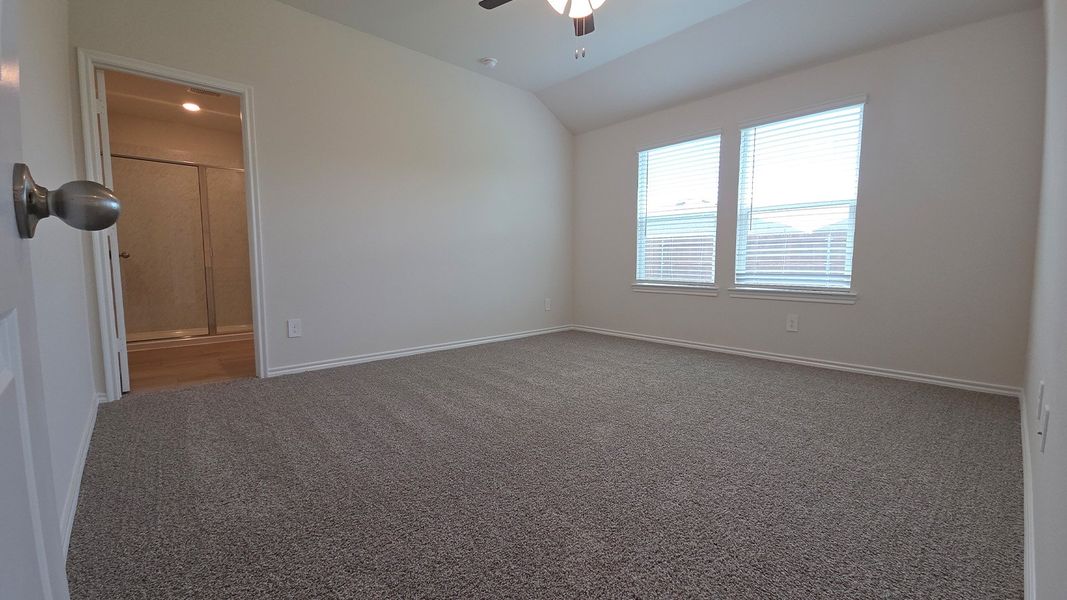 Spacious, unfurnished interior of a new home in Wildwood, Royse City (Image 15).