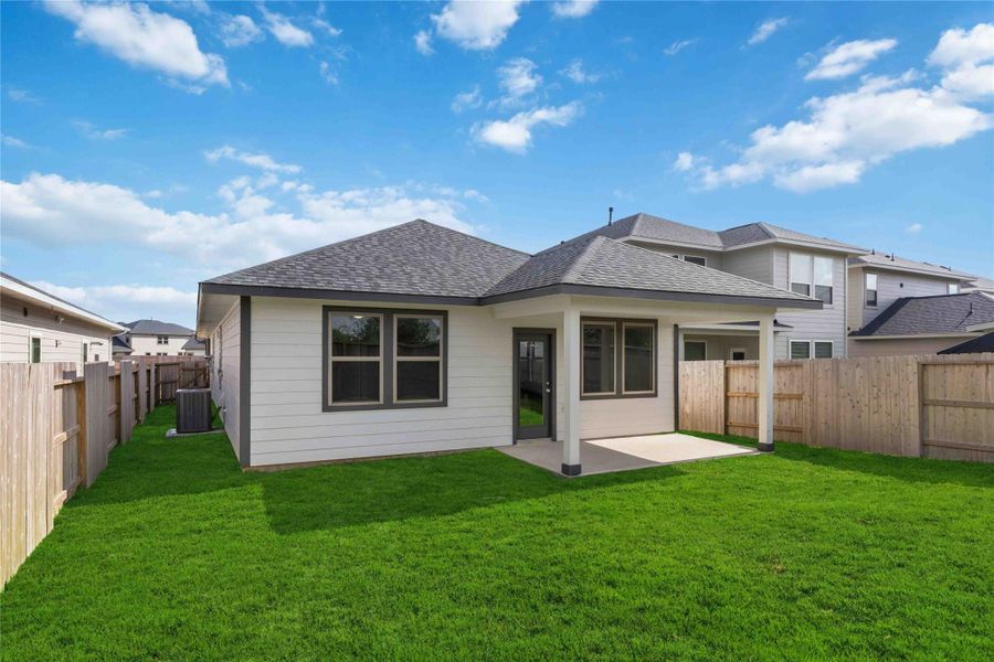 Exterior details and patio area of a home in La Segarra 40', Brookshire (Image 26).