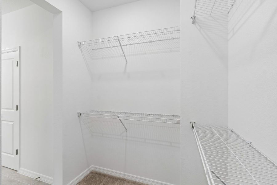 Spacious, unfurnished interior of a new home in Baldwin Crossing 16', Orlando (Image 20).