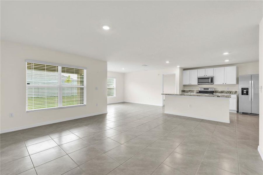 Spacious, unfurnished interior of a new home in River Park, Tampa (Image 16).
