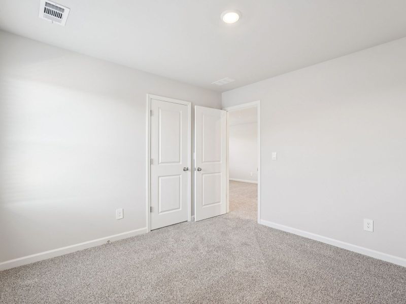 Spacious, unfurnished interior of a new home in Ivey Township, Dallas (Image 19).