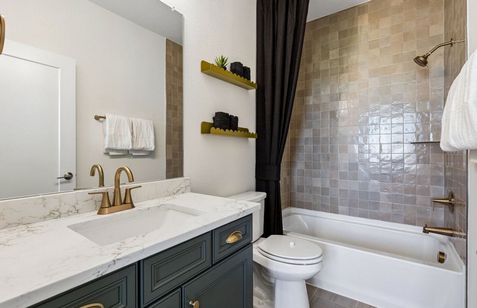 Representative furnished interior of a home built from the Gillett by Pulte Homes in Mission Hills, Garland (Image 31).