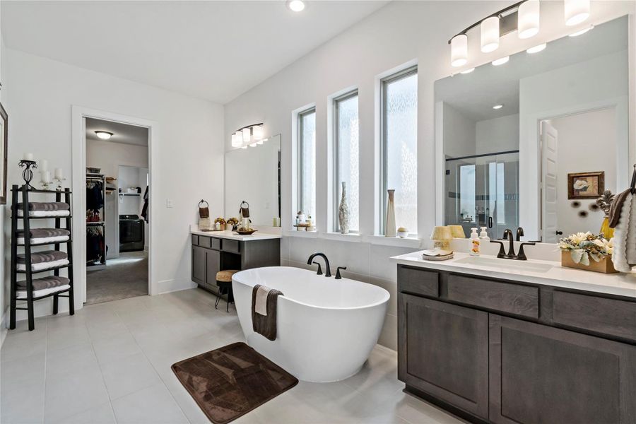 Furnished interior view inside a new home in Del Bello Lakes – 60', Manvel (Image 28). Furnished interior view inside a new home in Del Bello Lakes – 60', Manvel (Image 28).