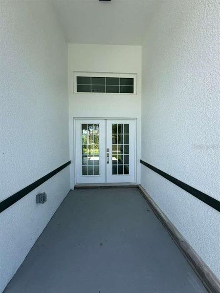 Exterior details and patio area of a home in , North Port (Image 4).