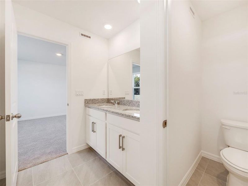 Furnished interior view inside a new home in Aulin Square, Oviedo (Image 10).