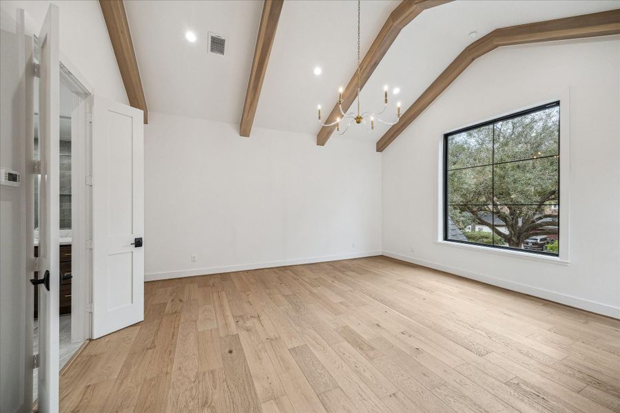 Spacious, unfurnished interior of a new home in , Houston (Image 18).
