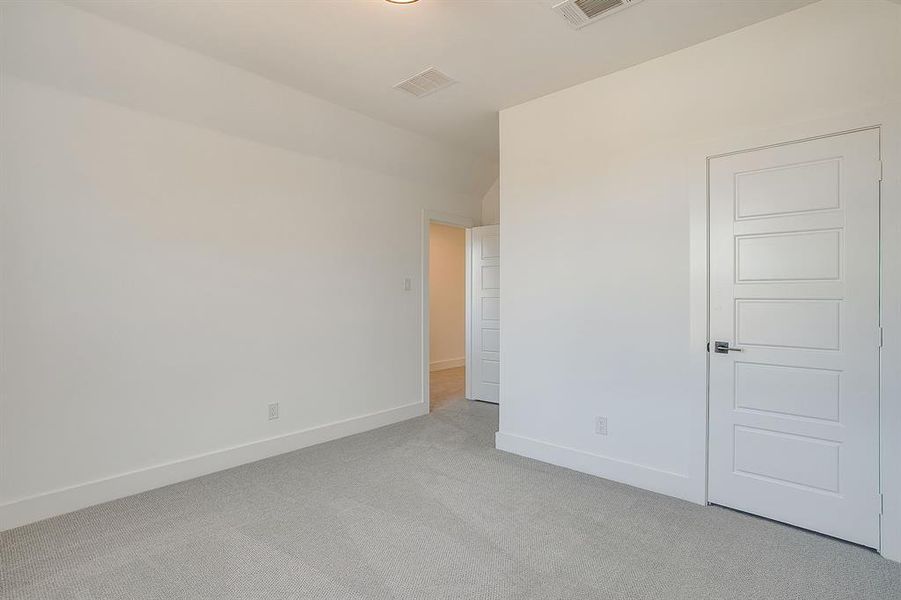Spacious, unfurnished interior of a new home in Terrace Oaks, Arlington (Image 32).