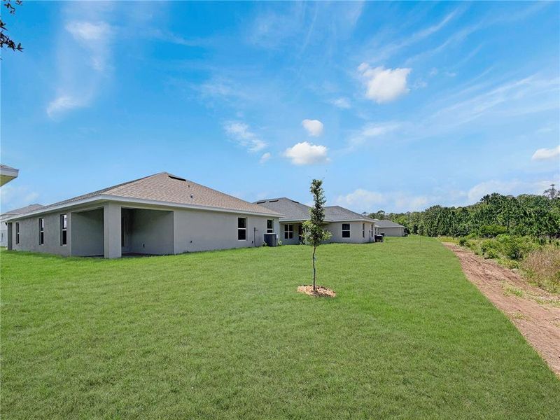 Exterior details and patio area of a home in , St. Cloud (Image 3).