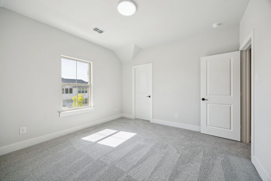 Spacious, unfurnished interior of a new home in Painted Tree Lakeside, McKinney (Image 32).