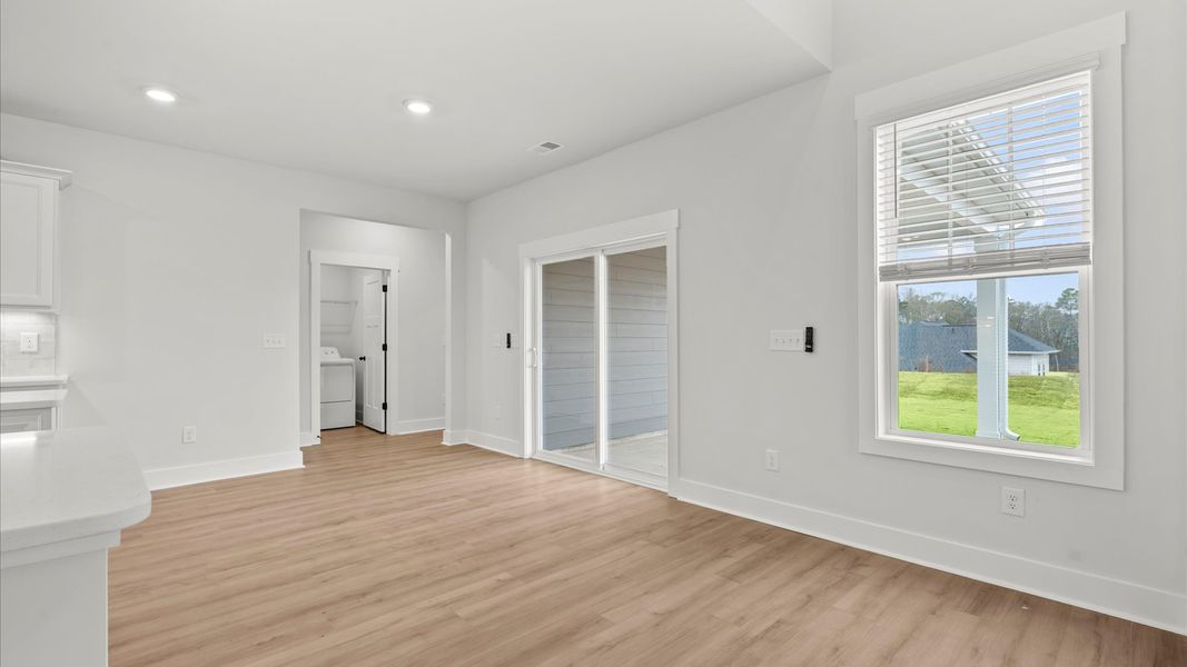 Established charm meets modern elegance in this first-rate dining area by DRB Homes Established charm meets modern elegance in this first-rate dining area by DRB Homes