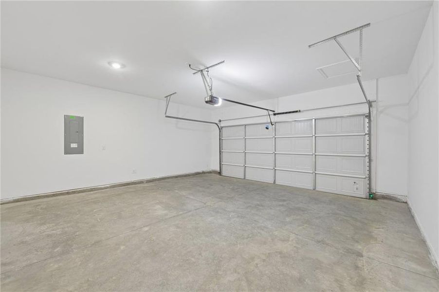 Spacious, unfurnished interior of a new home in Windance Lake, Loganville (Image 34). Spacious, unfurnished interior of a new home in Windance Lake, Loganville (Image 34).