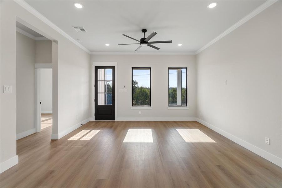 Spacious, unfurnished interior of a new home in , Granbury (Image 10).