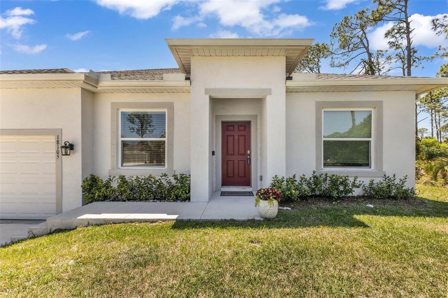 Exterior details and patio area of a home in , Port Charlotte (Image 3).