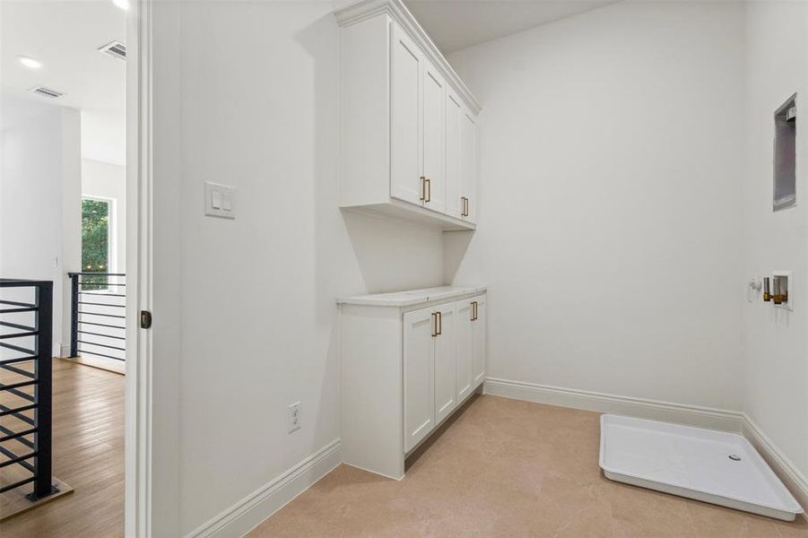 Spacious, unfurnished interior of a new home in , Rowlett (Image 23).