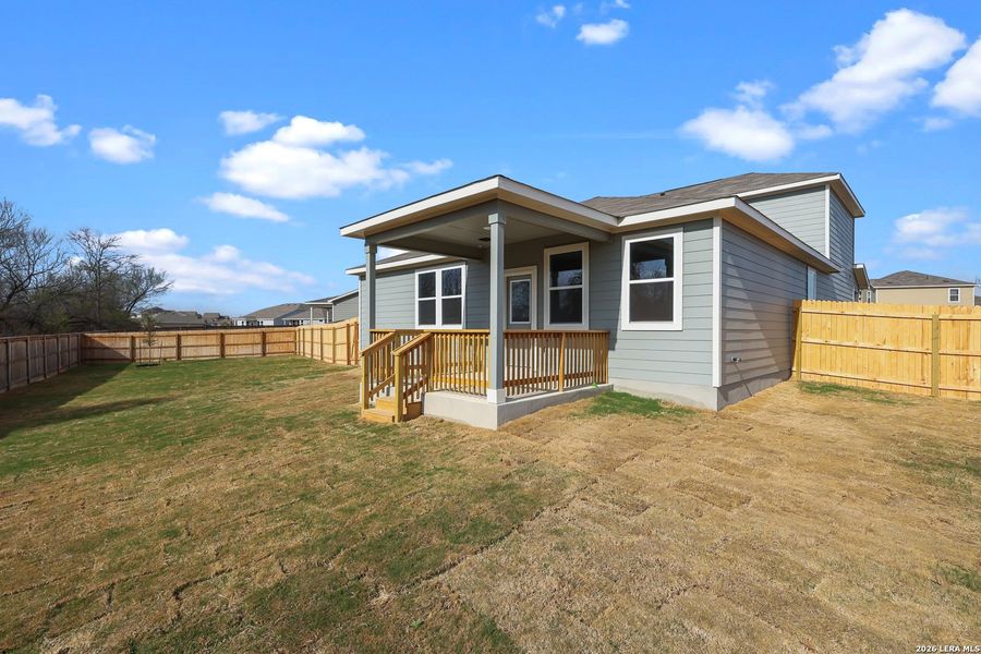 Exterior details and patio area of a home in Cinco Lakes, San Antonio (Image 18).