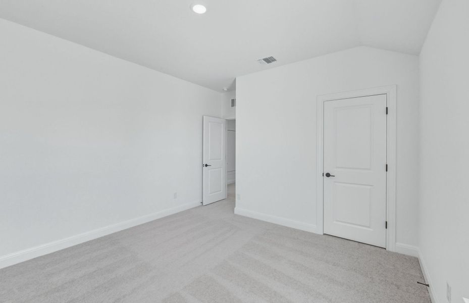 Spacious, unfurnished interior of a new home in Santa Rita Ranch, Liberty Hill (Image 21).