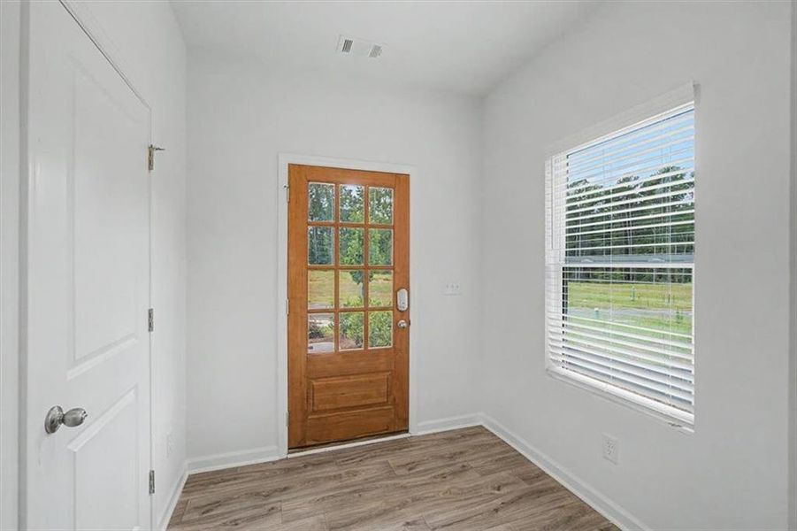 Spacious, unfurnished interior of a new home in Sawmill Creek, Mableton (Image 21).