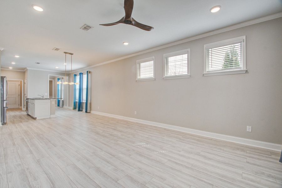 Spacious, unfurnished interior of a new home in , Summerville (Image 25).