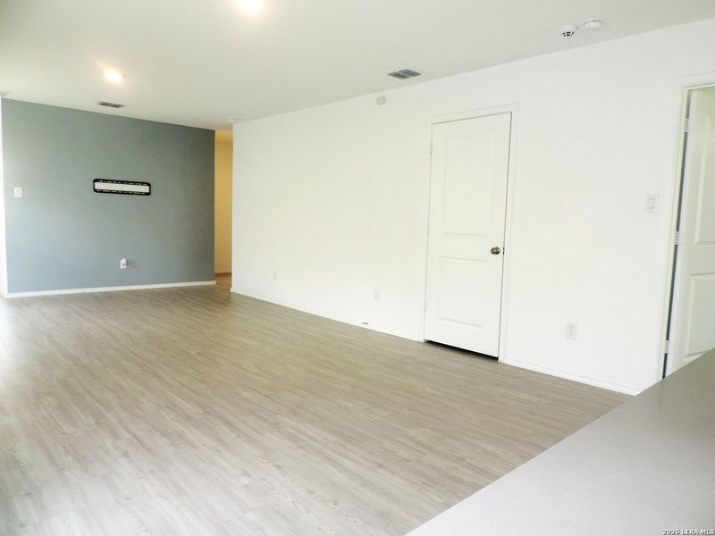 Spacious, unfurnished interior of a new home in Willow View, Converse (Image 12).