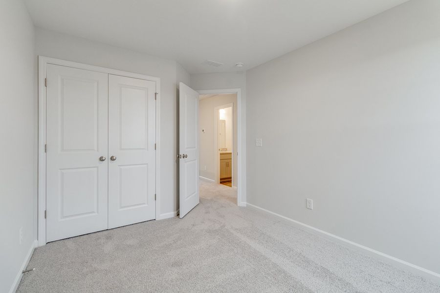 Spacious, unfurnished interior of a new home in Astoria, Columbia (Image 26).