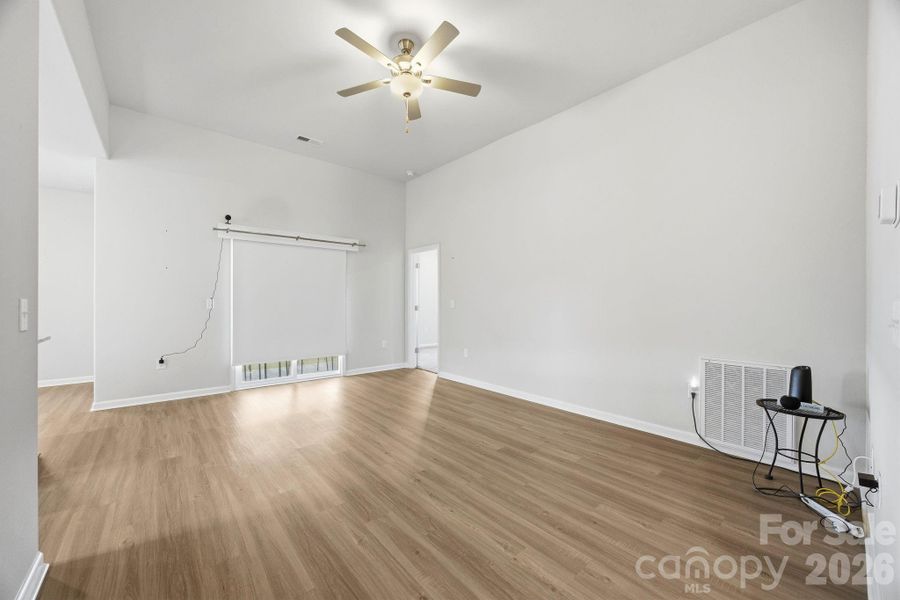 Spacious, unfurnished interior of a new home in Stagecoach Station, Gastonia (Image 14).