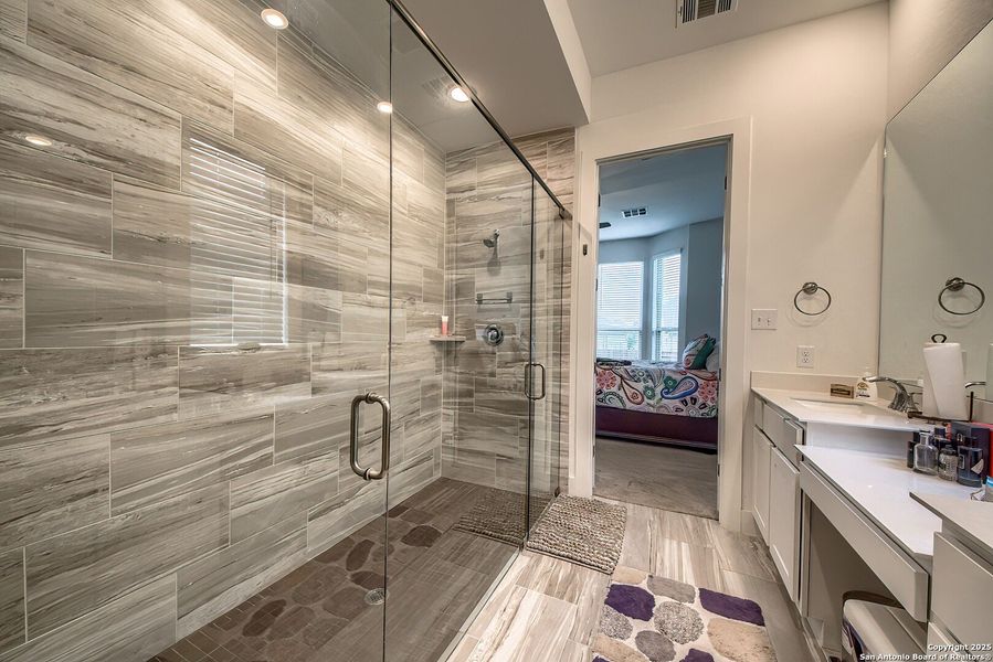 Furnished interior view inside a new home in Regent Park, Boerne (Image 14).