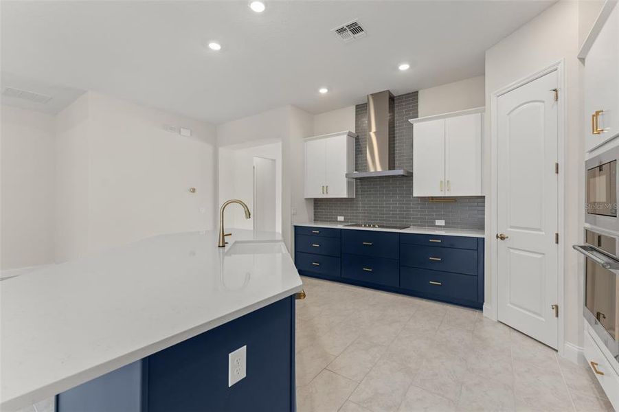 Furnished interior view inside a new home in , Orlando (Image 14).